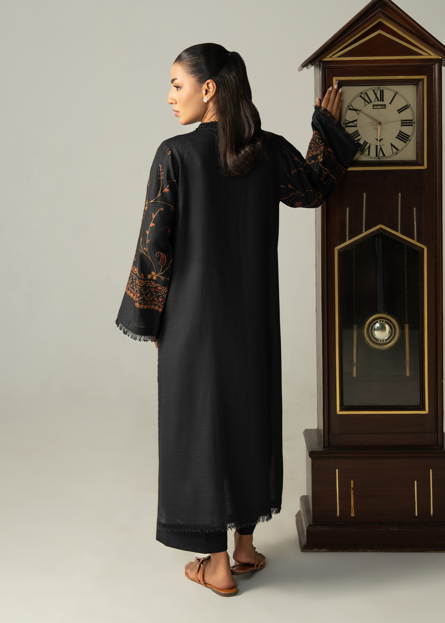 Black Embroidered Dhanak Suit - Long